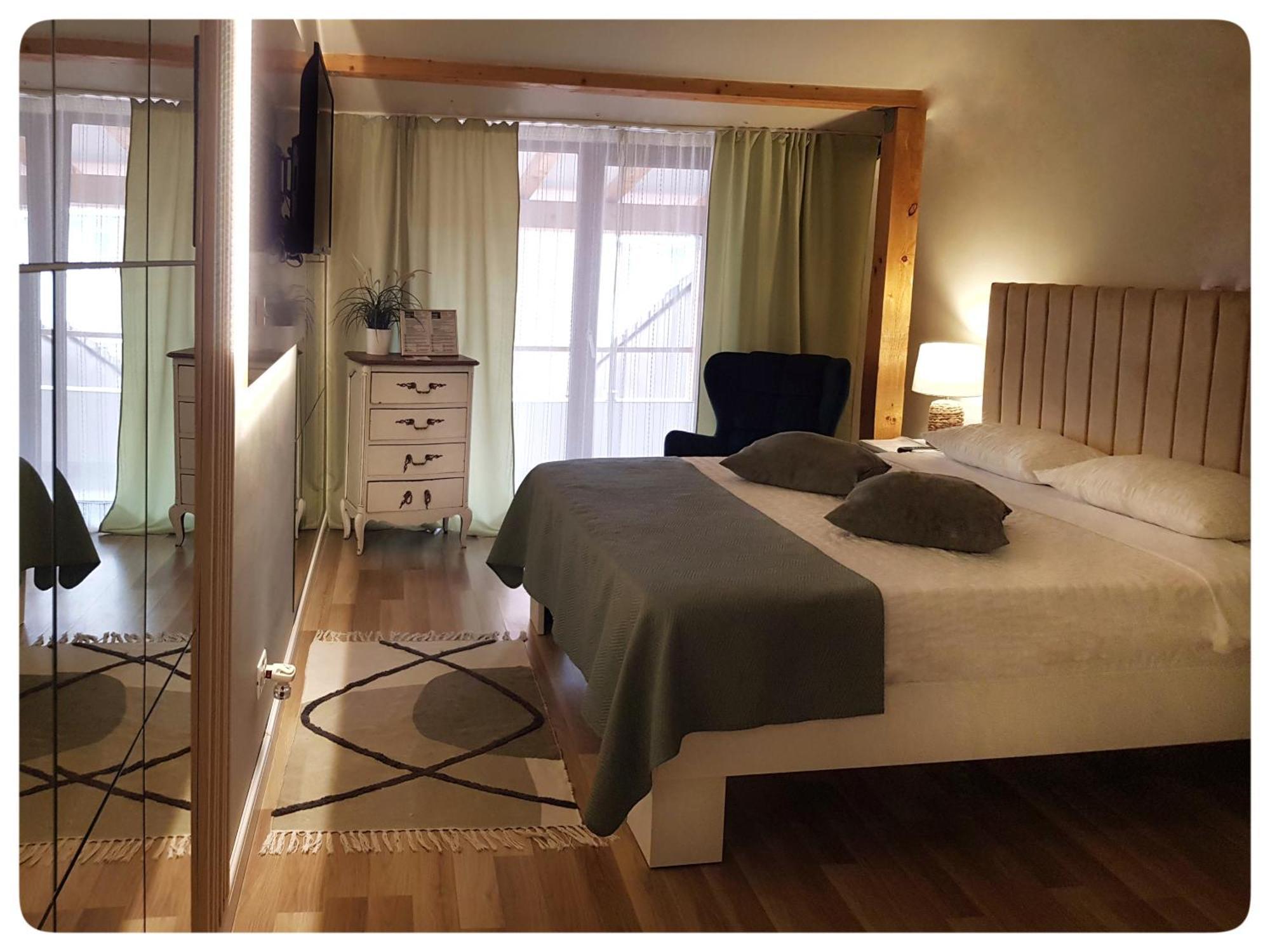 Elania Residence Targu Jiu Bagian luar foto